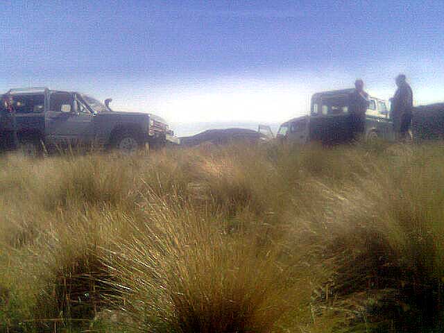 landrover/2008-03-20/Lees Valley - Convoy At Lookout3 - Arty shot that didnt really work.jpg